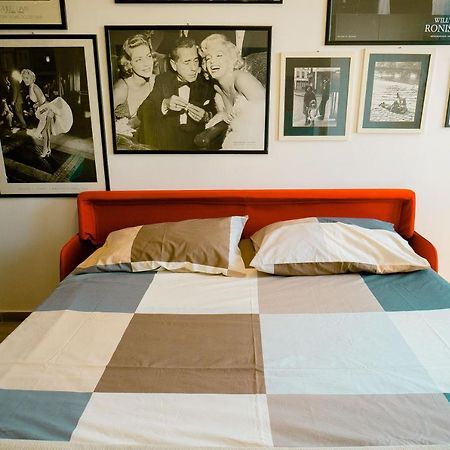Hollywood Apartment Near Station With Parking Бари Экстерьер фото