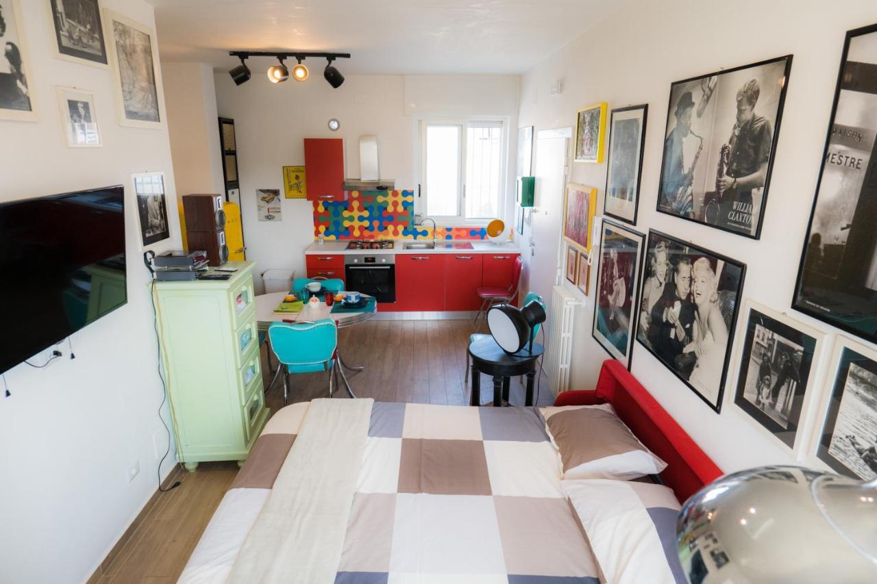 Hollywood Apartment Near Station With Parking Бари Экстерьер фото