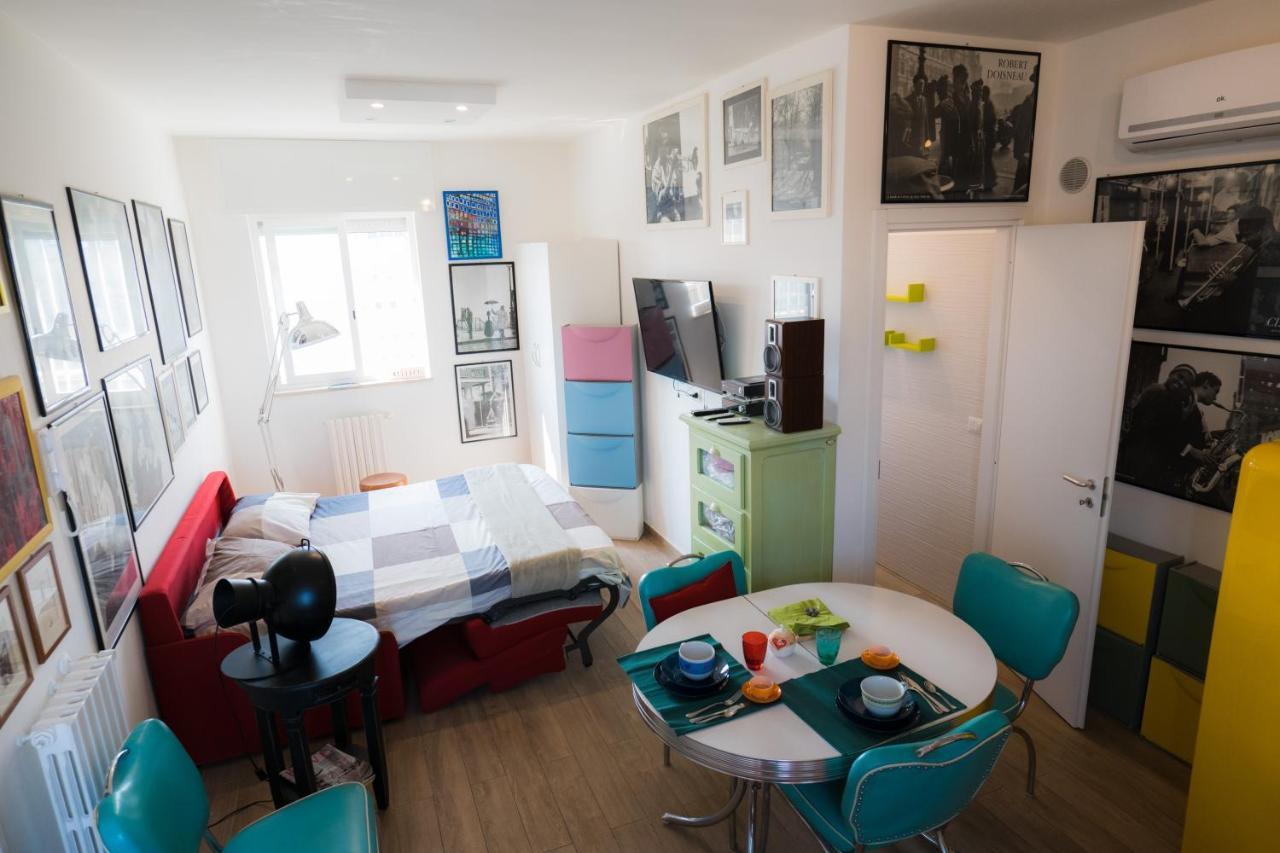 Hollywood Apartment Near Station With Parking Бари Экстерьер фото